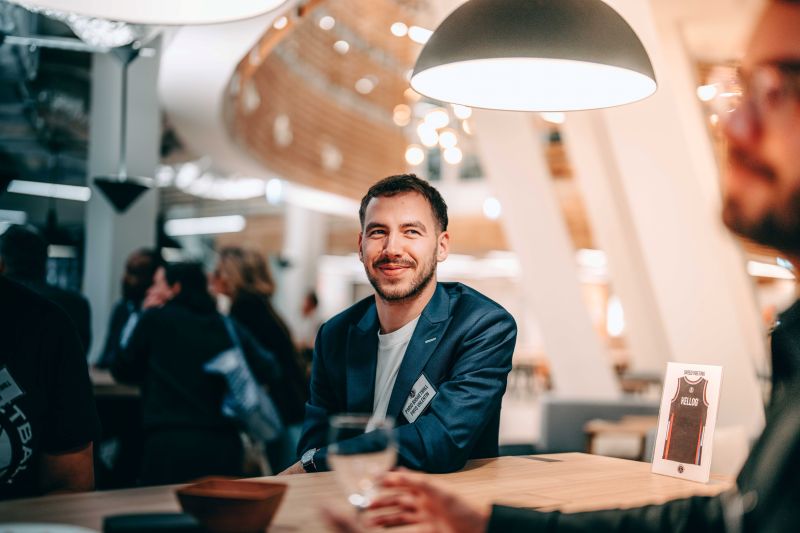 When elegance becomes a team sport.